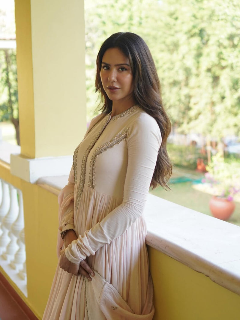 Sonam bajwa Priyanka Singh Sonam bajwa Priyanka Singh